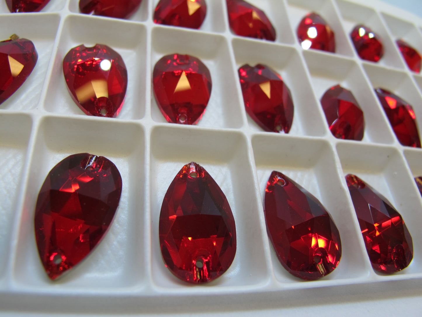 LIGHT SIAM - DROP SEW-ON CRYSTAL 3230 FLAT BACK