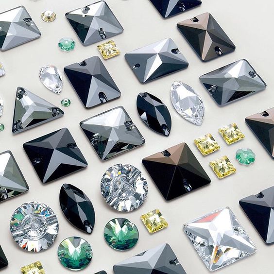 CRYSTAL CLR - SQUARE 3240 SEW-ON CRYSTAL FLAT BACK